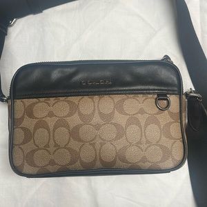 Coach Graham  Crossbody in Signature Canvas C4149